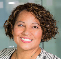 Claire Ashford, responsable conformité et experte en finance, portrait